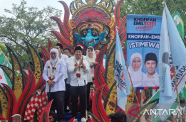 Kirab Budaya Iringi Khofifah-Emil Daftar ke KPU Jatim