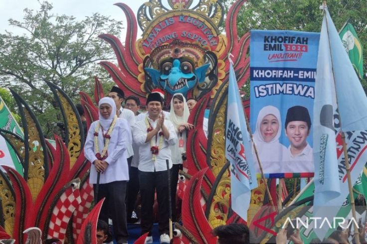 Kirab Budaya Iringi Khofifah-Emil Daftar ke KPU Jatim