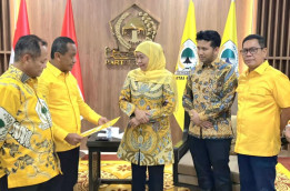 Khofifah-Emil Resmi Terima Formulir Dukungan Resmi Partai Golkar