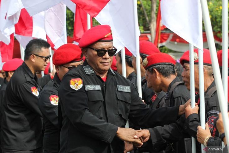 PDIP Persilakan Jokowi Jadi "Apa Saja" di Golkar