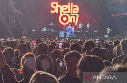 Sheilla On7 Kangen-kangenan dengan Ribuan Penggemar di Konser Makassar