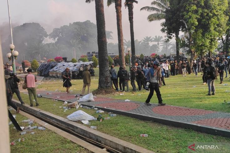 Gedung DPR Jebol, Polisi Teriak-teriak di Pengeras Suara