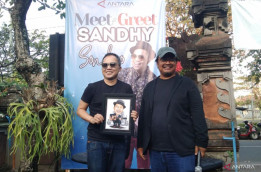 Sandhy Sondoro Kepincut Penyanyi Papua