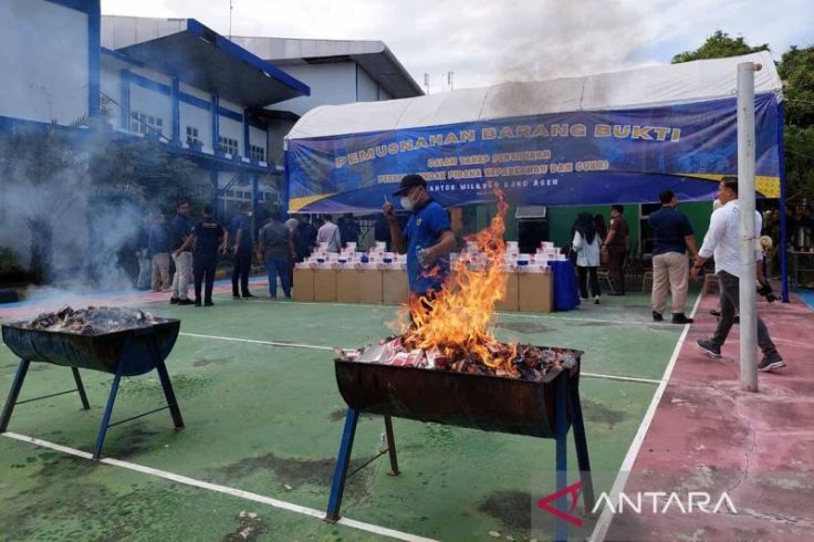 Susah-Susah Produksi Rokok Eh Dibakar Bea Cukai, Mainnya Ilegal Sih