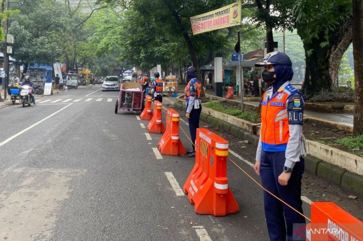 Gawat Betul! Jukir Resmi di Bandung Ini Mabuk lalu Patok Tarif Rp150 Ribu