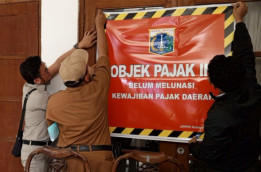 Pemprov DKI Permalukan Penunggak Pajak dengan Stiker Tunggakan