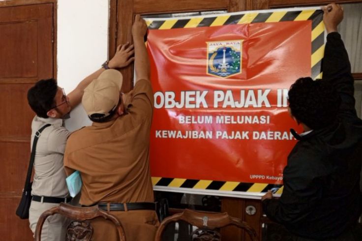 Pemprov DKI Permalukan Penunggak Pajak dengan Stiker Tunggakan