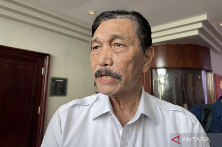 Luhut Sebut Kendaraan Listrik akan Hemat Subsidi BBM Rp90 Triliun Setahun