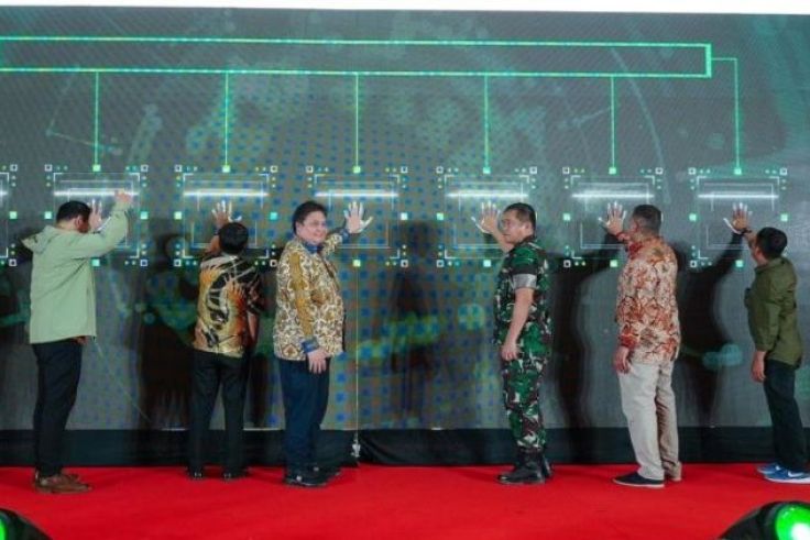 Pabrik Baterai Kendaraan Listrik Pertama Resmi Beroperasi di RI