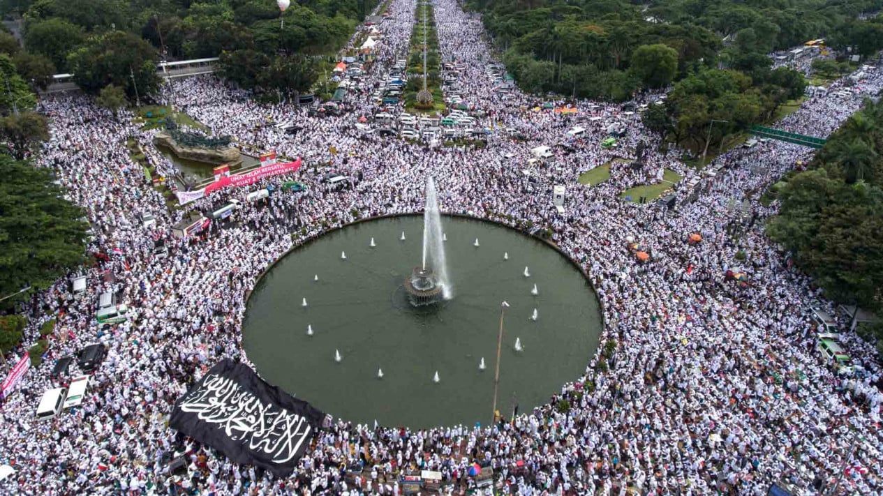 Penghinaan! Kelompok Muslim Protes Keras Kominfo Ganti Azan dengan Running Text