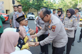 Berkah, Polres Jakut Bagikan 300 Paket Makan Siang untuk Anak Yatim