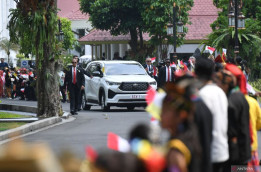 Ikut-ikutan Paus Fransiskus, Presiden Jokowi Gunakan Mobil Innova Zenix