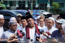 Rano Karno Ziarah ke Makam Ulama Betawi Klender