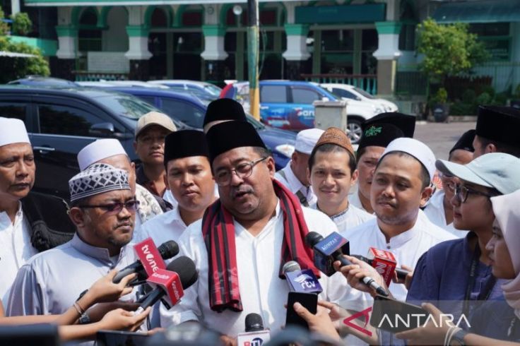 Rano Karno Ziarah ke Makam Ulama Betawi Klender