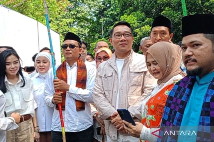 Ridwan Kamil Disambut Tradisi Palang Pintu di Menteng