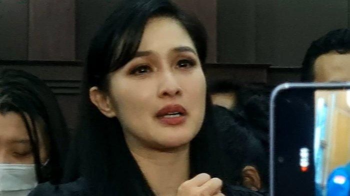 Gawat! Sandra Dewi Jadi Banyak Utang Gara-Gara Kelakuan Suaminya