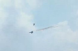 Ngeri-Ngeri Sedap Nonton F-16 ”Tempur” Lawan Sukhoi di Langit Jakarta