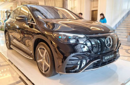 Penjualan Mobil Mercedes Anjok