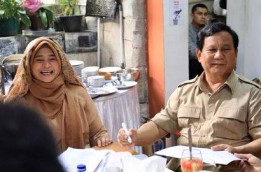 Belajar Legowo dari Prabowo