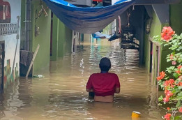 Ciliwung Meluap, Kampung Melayu Tenggelam 2,5 Meter