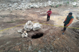 Gempar! Lubang Ini Dituding Sedot Seluruh Air Sungai di Blitar hingga Kering