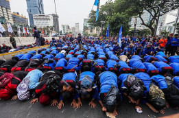 Hidup Buruh! MK Perintahkan Berlakunya Kembali Upah Minimum Sektoral