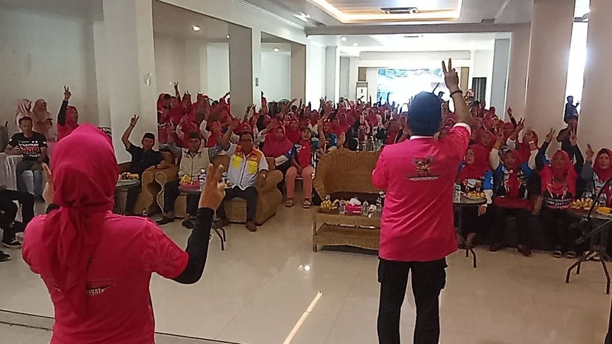 Relawan Jilbab Pink dan Gen ZI Bersatu Menangkan ZIAP