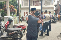 Tangis Cabub Ciamis Herdiat Sunarya yang Sendirian Lawan Kotak Kosong