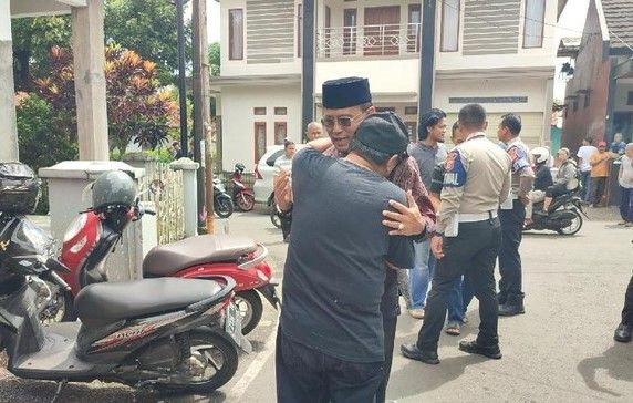 Tangis Cabub Ciamis Herdiat Sunarya yang Sendirian Lawan Kotak Kosong