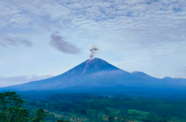 Gunung Semeru Erupsi, Masyarakat Diimbau Waspada Potensi Lahar dan Awan Panas