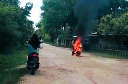 Guru SMA di Pulau Kangean Jadi Korban Salah Paham, Motor Dibakar Pemuda