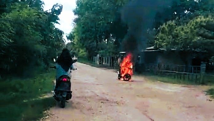 Guru SMA di Pulau Kangean Jadi Korban Salah Paham, Motor Dibakar Pemuda