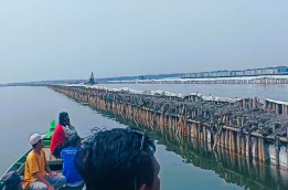 VIRAL LAGI! Pagar Laut Bambu Misterius di BEKASI