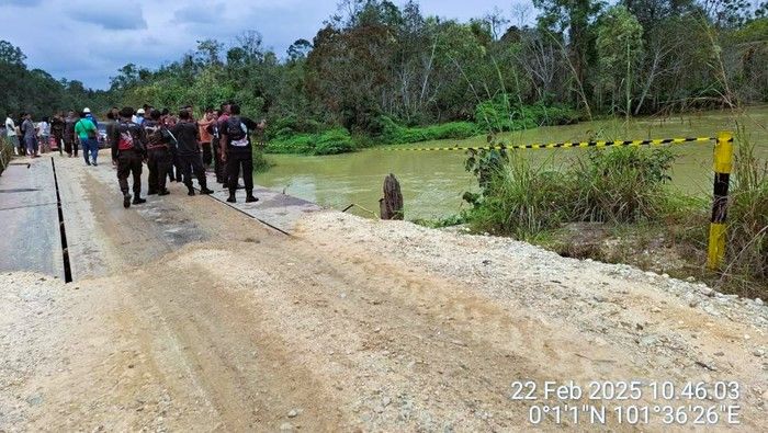 Truk Angkut Pekerja Terjun ke Sungai di Riau, 12 Tewas dan Pencarian Korban Berlanjut