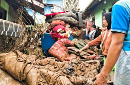 Banjir Bandang Terjang Puncak Bogor: Rumah Jebol, Jembatan Putus, dan 346 Warga Mengungsi