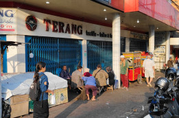 3 Jam Ludes! Kue Balok Legendaris Sejak 1952