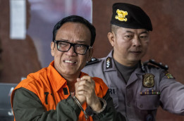 Ihik, Tangis Wamenaker di Gedung KPK