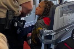 Penumpang American Airlines Dilakban karena Berulah saat Terbang