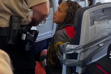 Penumpang American Airlines Dilakban karena Berulah saat Terbang