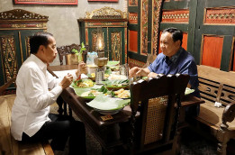 Jokowi-Prabowo: Dilema Hukum, Loyalitas, dan Konflik Elite