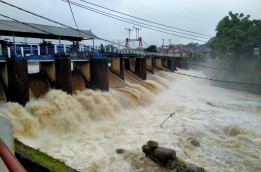 Hujan Lebat di Puncak, Bendung Katulampa Naik ke Siaga III