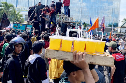 Gubernur Siap Dialog, Mahasiswa Tolak Hanya Perwakilan
